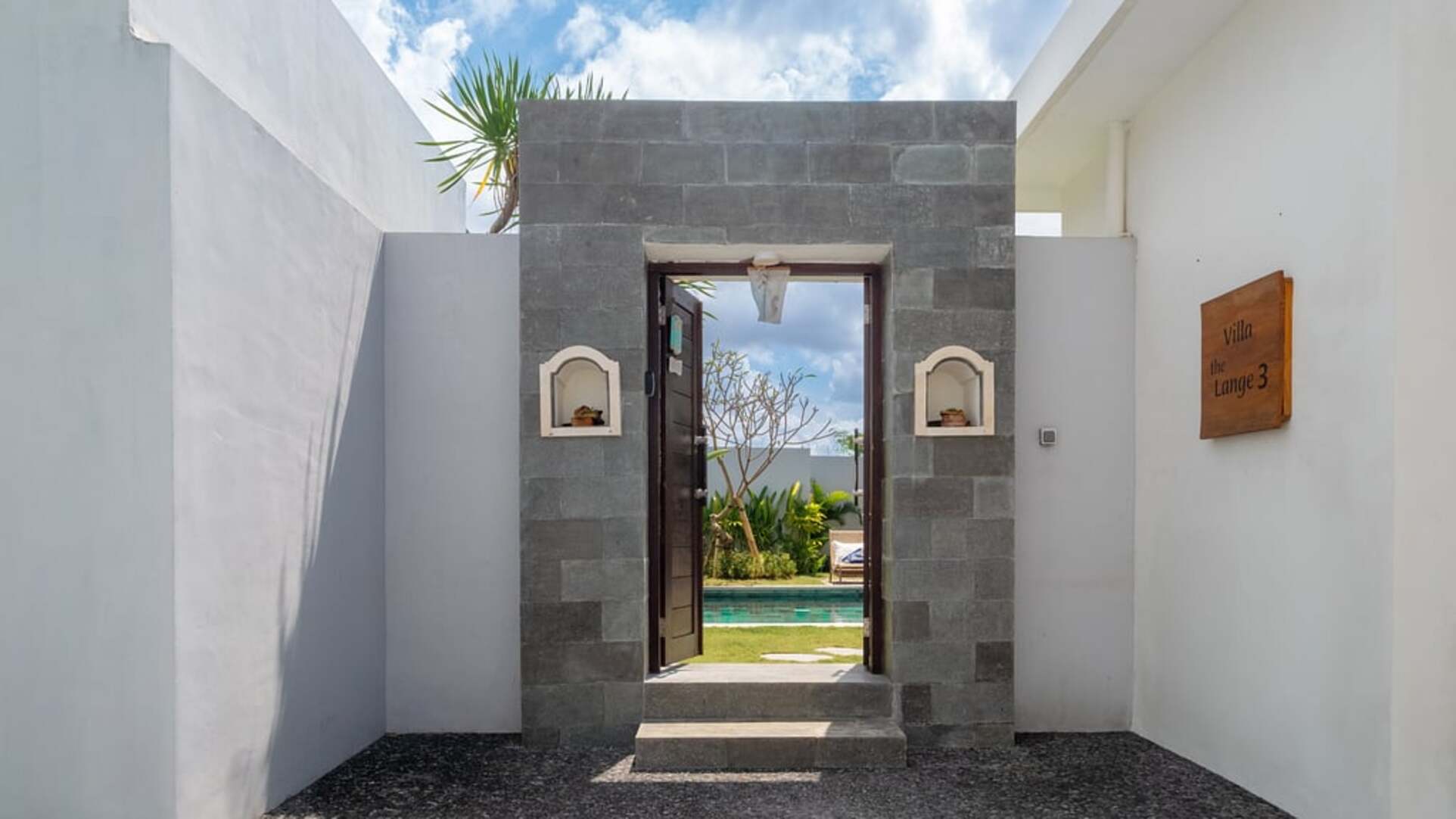 5 Star Villa Lange 3 - Modern Balinese Elegance