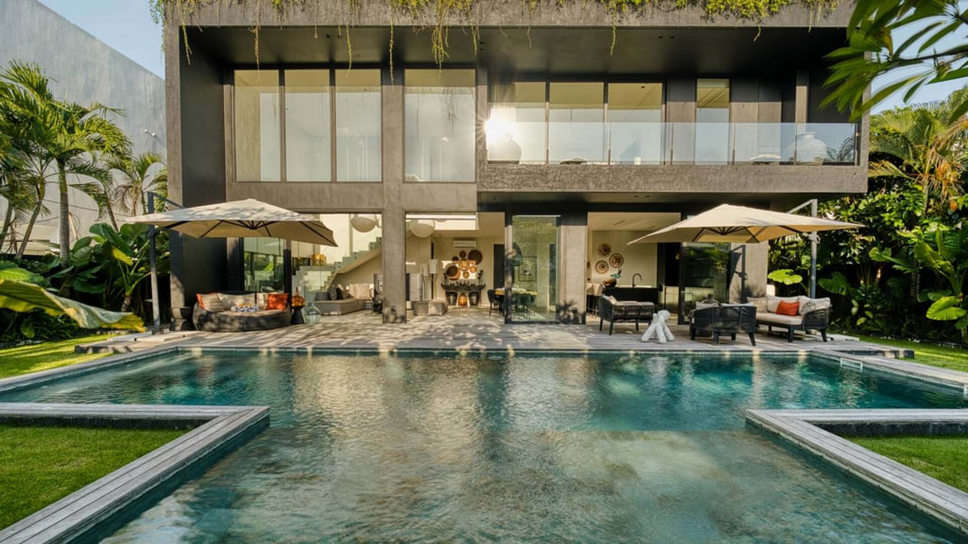 5 Star Villa Amara - Contemporary Tropical Luxury
