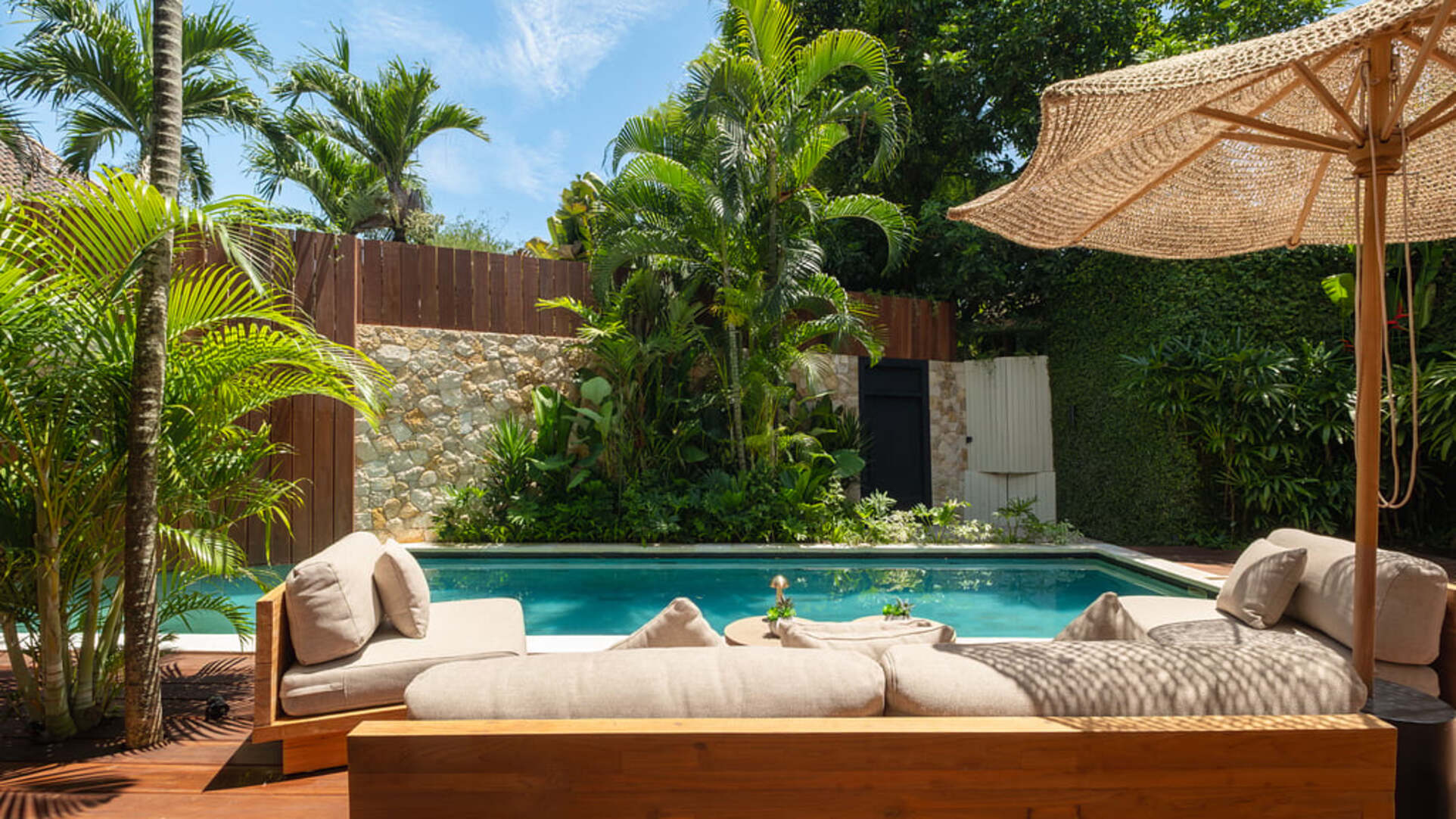 5 Star Villa Dreamora - Contemporary Kerobokan Escape