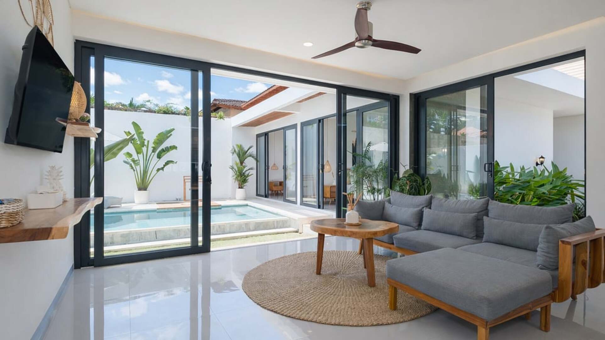 5 Star Villa Cansavina - Modern Seminyak Serenity