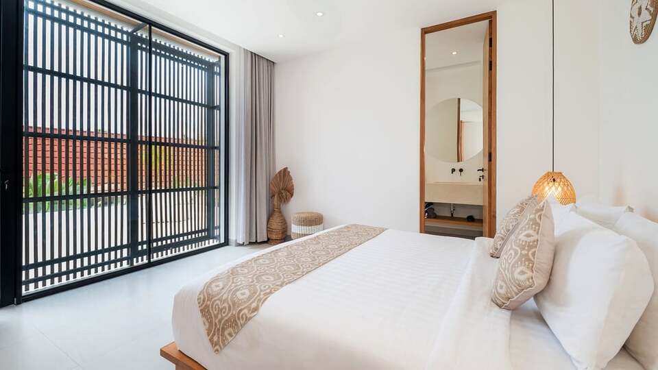 5 Star Loona Palm Canggu Estate - Contemporary Tropical Escape