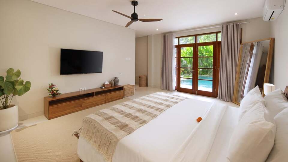 5 Star Villa Reviva - Contemporary Seminyak Escape