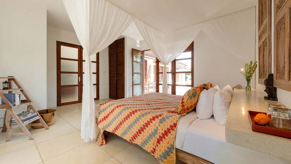 5 Star Villa V Seminyak - Balinese Tropical Charm