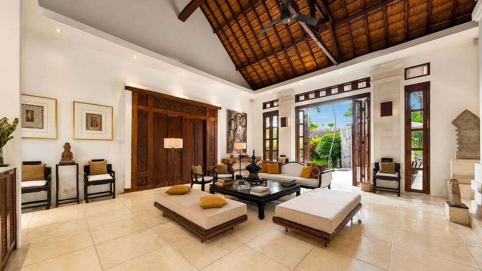5 Star Villa V Seminyak - Balinese Tropical Charm