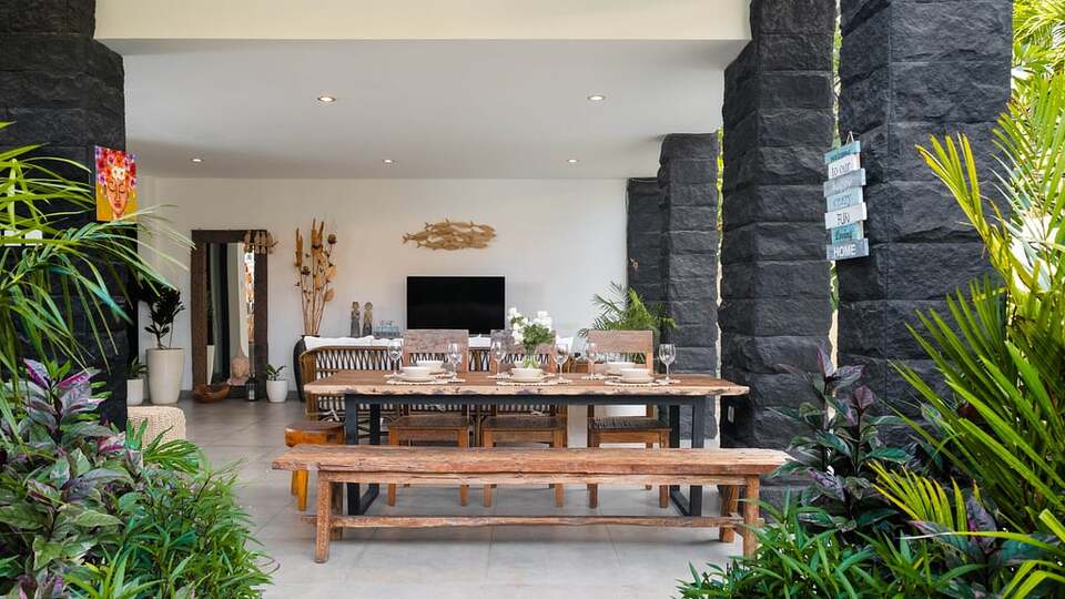 5 Star Villa Ambalika - Seminyak Serenity