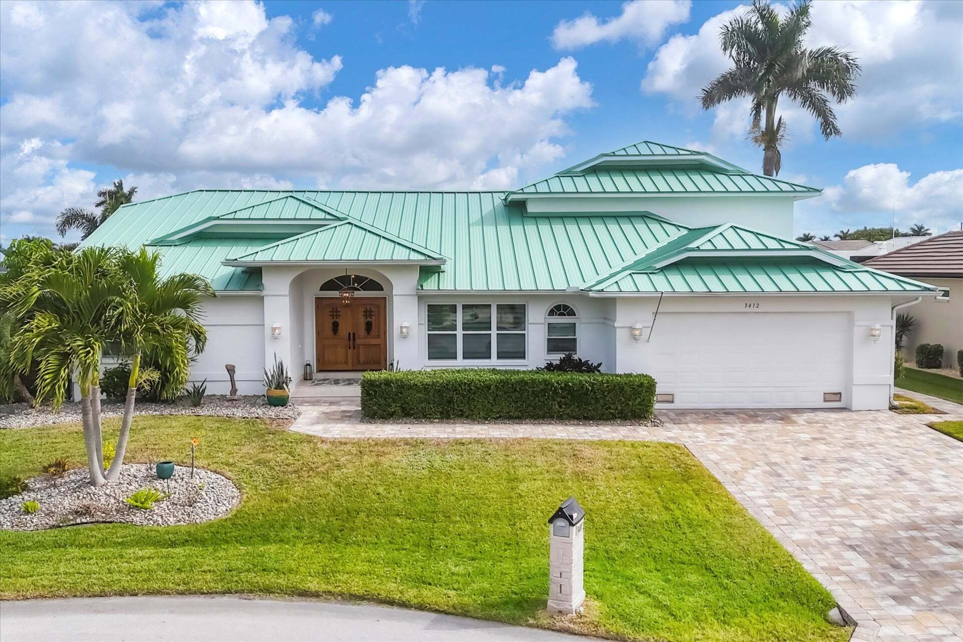 Beautiful, spacious, waterfront home with private pool in Punta Gorda