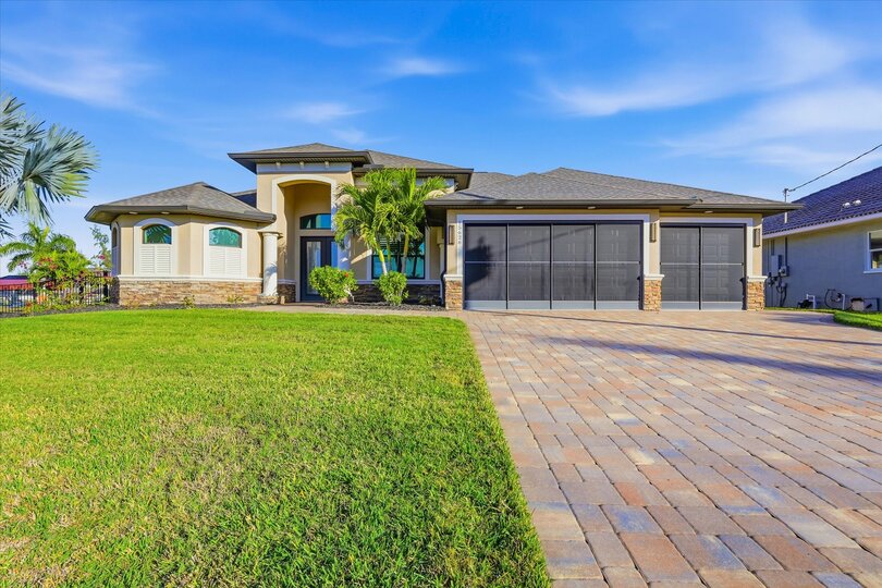 Gorgeous 3 bedroom, 2 bathroom waterfront home with private pool in South Gulf Cove