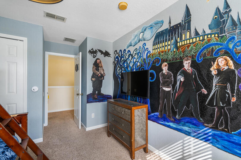 Twin/Double Bunk Bedroom 5 40" Roku TV