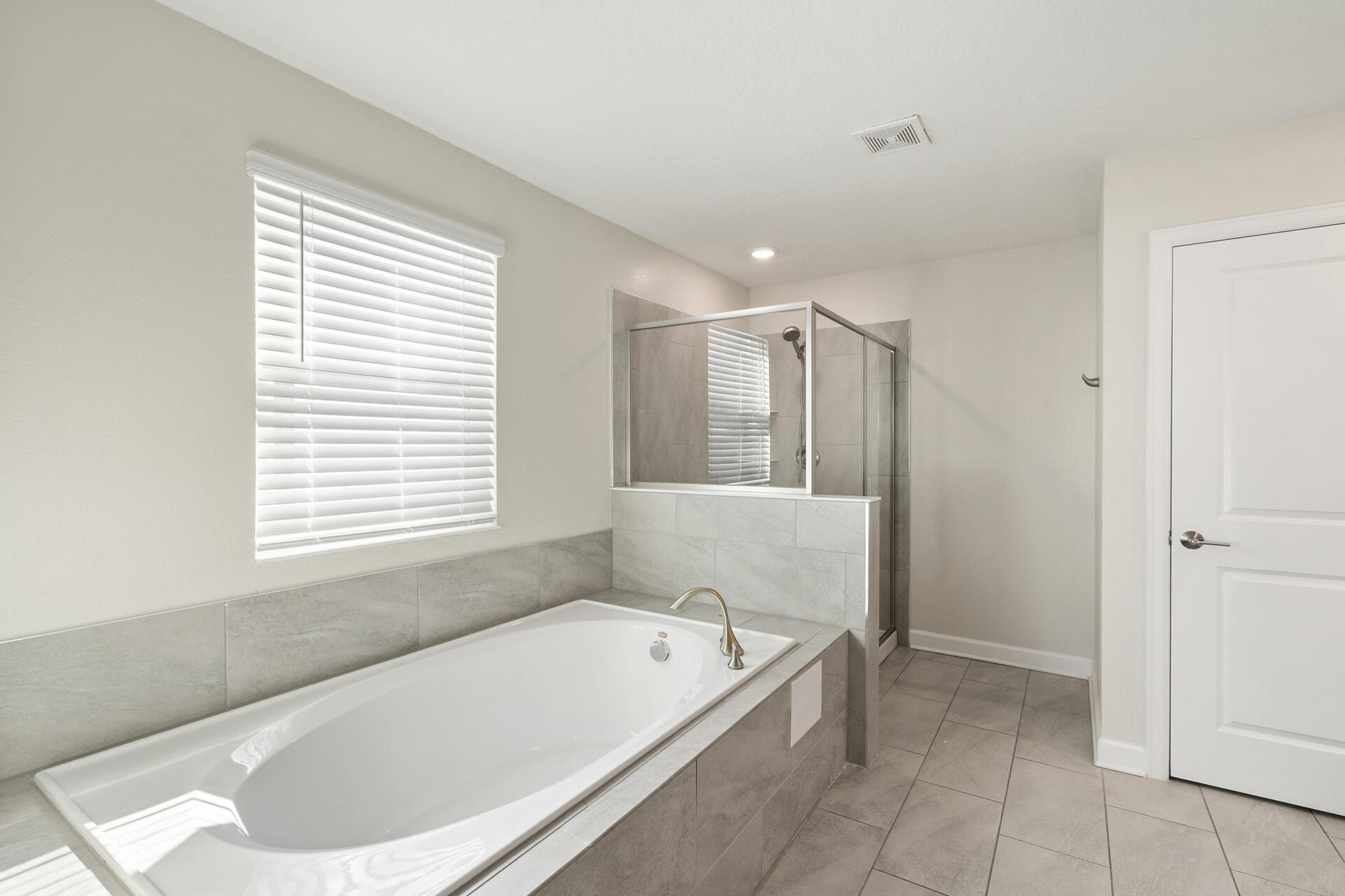 Master King Bathroom 1 Upstairs Tub & Shower