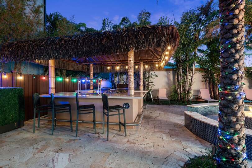 Tiki Bar/BBQ