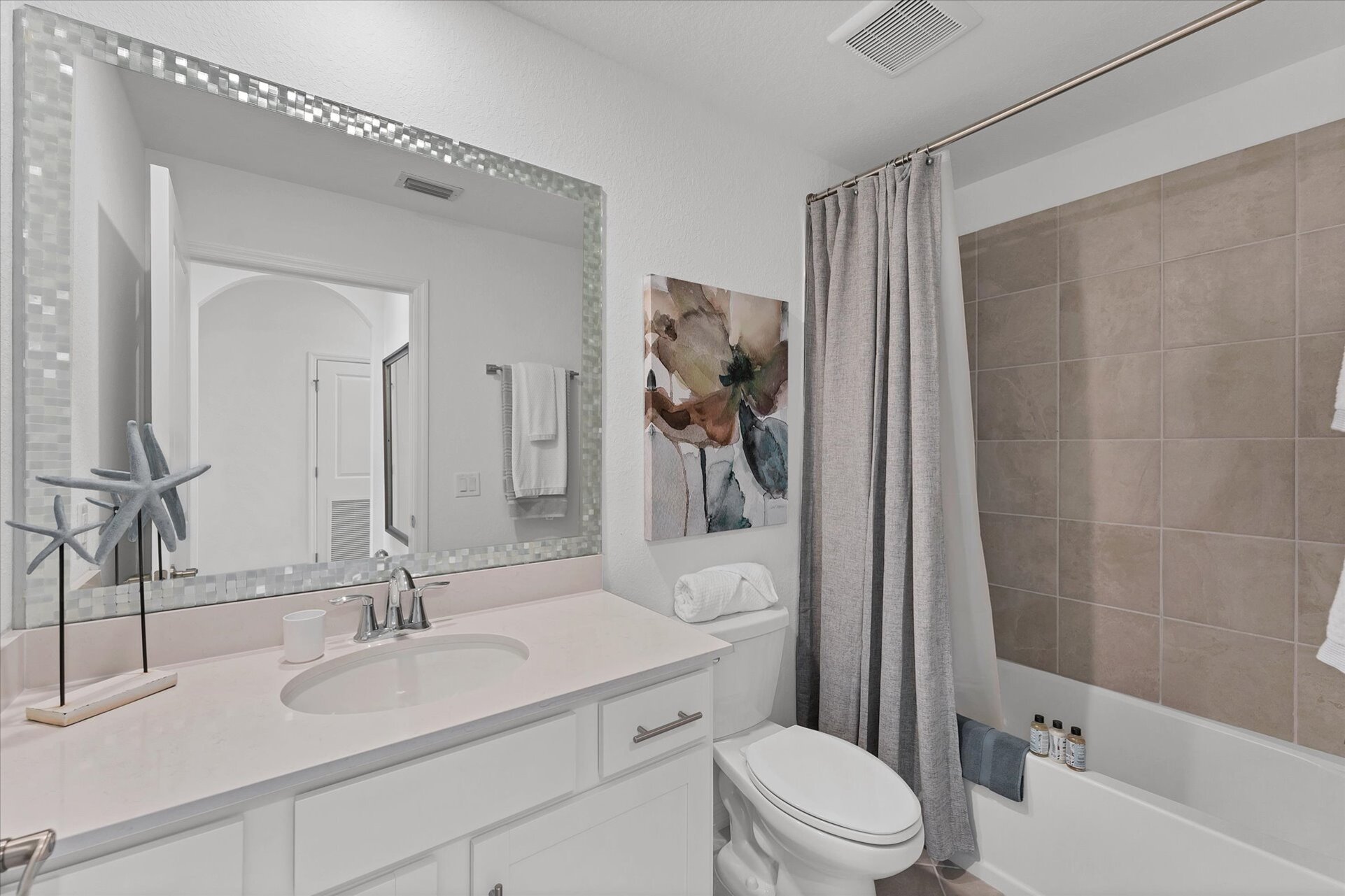 Guest bathroom with shower/tub combo