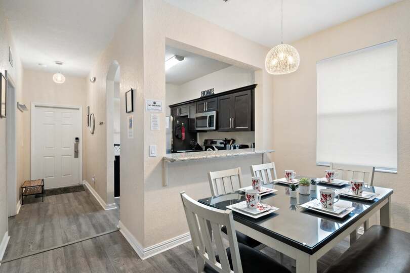 Dining /Entry - Seats 6