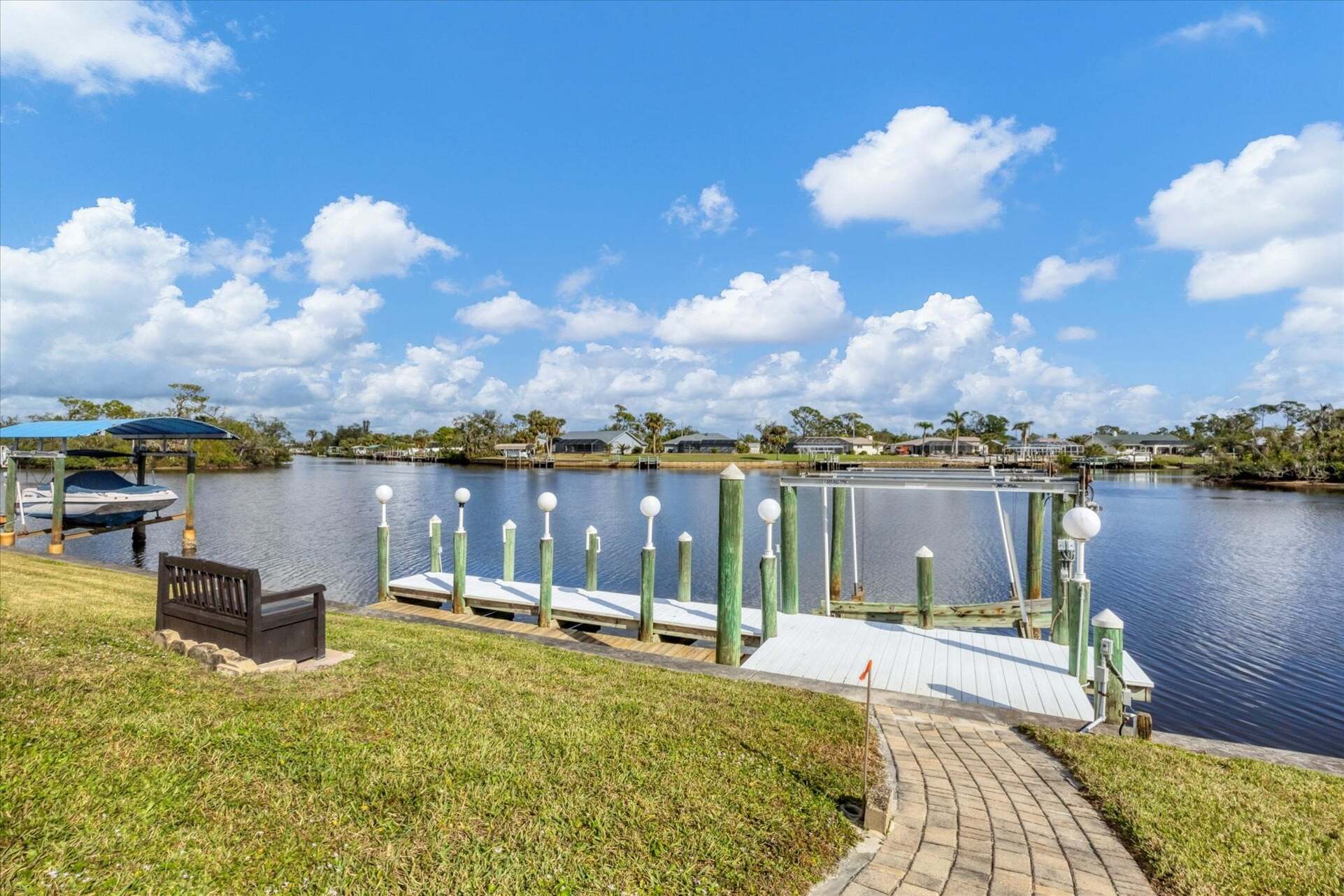 35' x 10' Boat dock (Boat lift not available)
