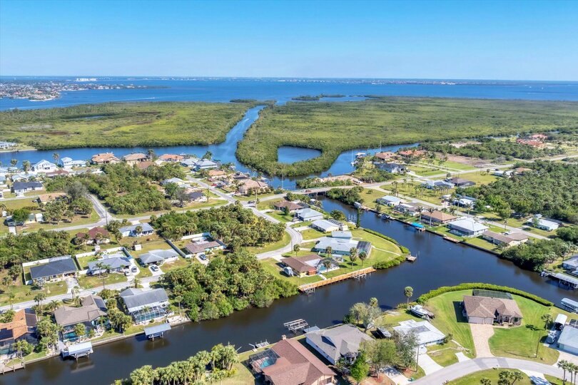 Beautiful 3 bedroom, 2.5 bathroom waterfront home with private pool in Port Charlotte