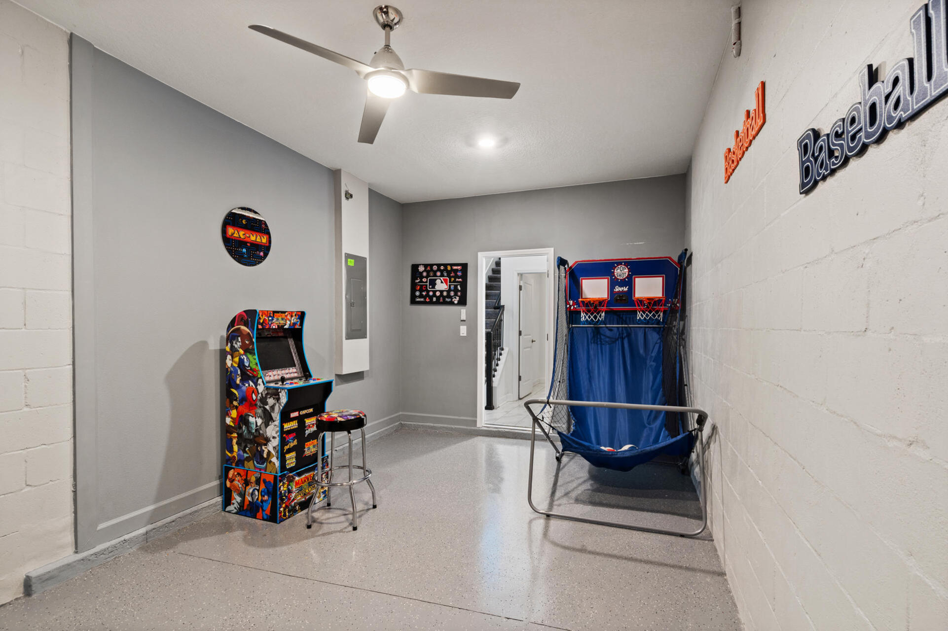 Game Room Downstairs
Video Aracde Basketaball Hoops